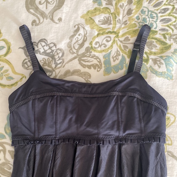 Lululemon tank top size 6 or 8 - Picture 3 of 9